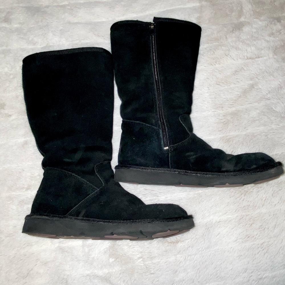 Talk black Uggs with side zipper